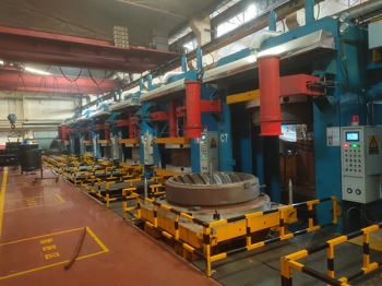 1000吨下模移出式工程胎硫化机