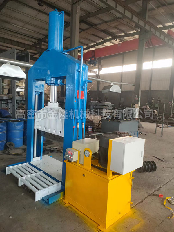 70吨XQ-1250薄膜卷筒切割机